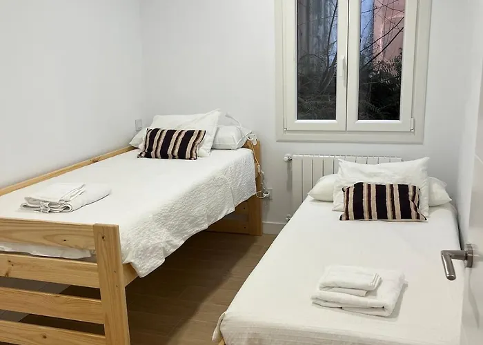 Casita Con Encanto Ii, Junto A Comillas